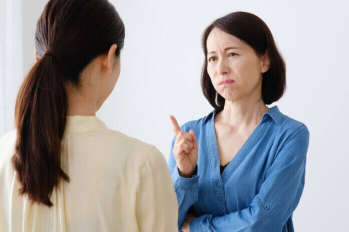 痛いおばさんに対する周囲の本音とは？