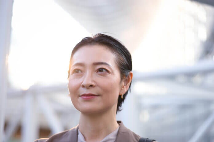 「恋愛対象になるおばさん」の特徴とは? 年齢を重ねても愛される女性の共通点