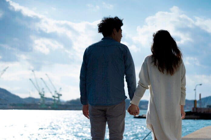 落ち込む彼氏を支えるには?   心に寄り添う上手な慰め方