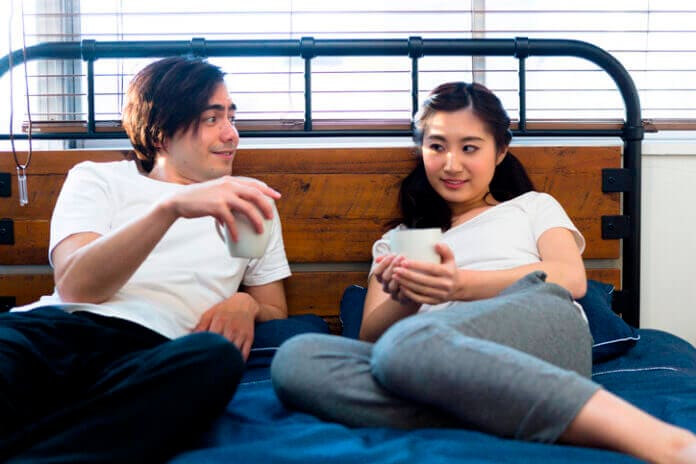 実家暮らしの男性は婚活で不利？その理由と気を付けたいポイントを解説