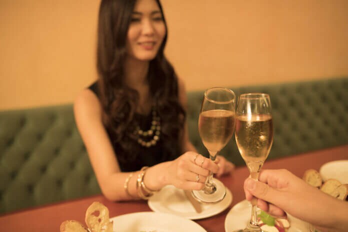 気になる男性と会話するとき緊張してしまう…