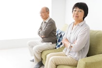 突然ハマる!?熟年不倫しやすい人の特徴とは【50代の危険信号】