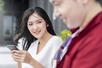 気になる彼のLINEをゲットする自然なきっかけとは？