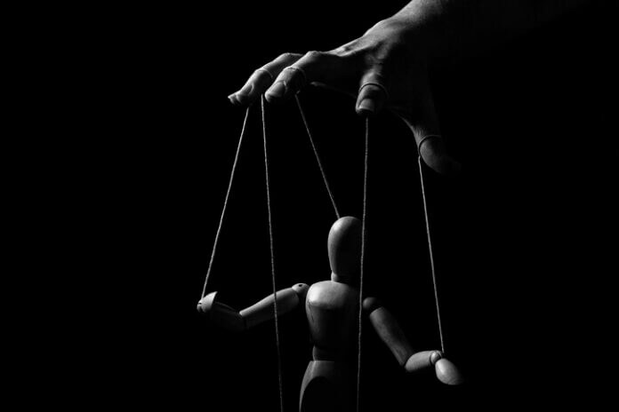 6.彼女をコントロールしたい「支配欲」