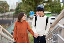 ドキッとさせる！男性に効く自然な“タッチング”術とは？