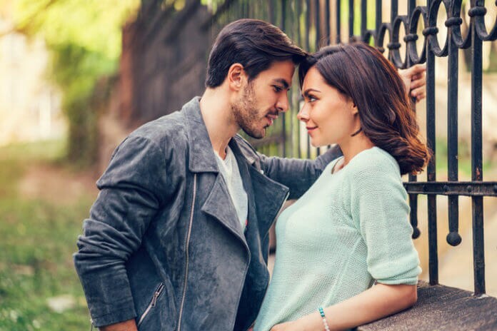 壁ドン男子は浮気性!? 意外と知らない恋愛の落とし穴