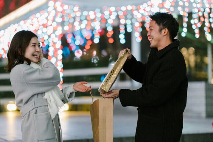 アラサー男性は女性よりもロマンチック!!