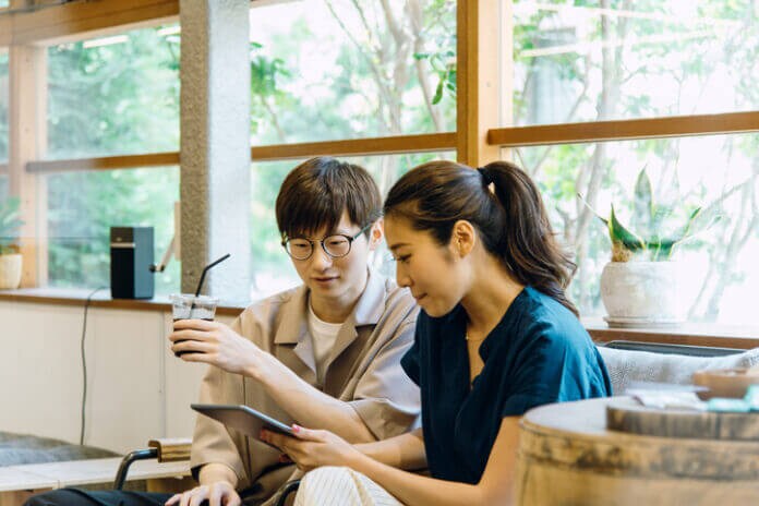 「自分から」触れる