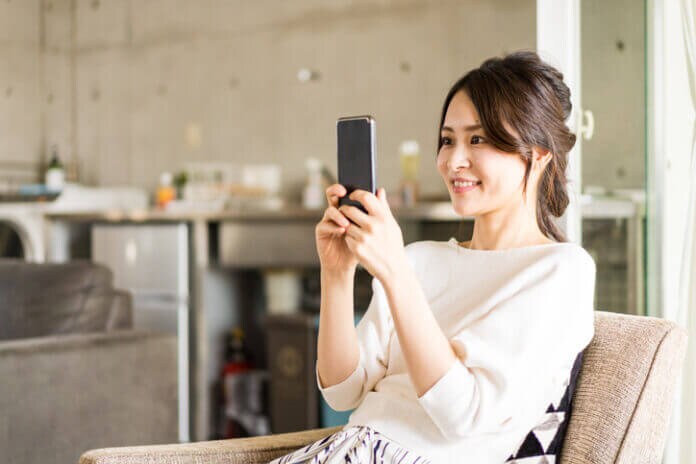 顔がはっきり写っている