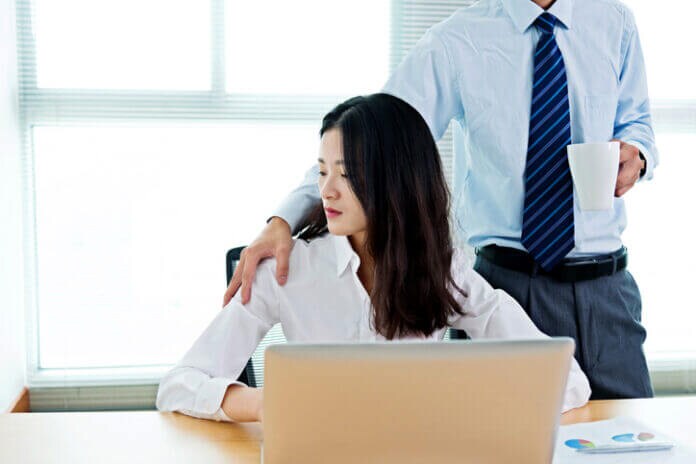 意中の男性からボディタッチをされたら、どんなリアクションが正解？
