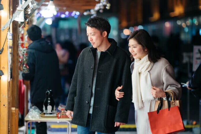 仕事終わりや休日にデートする