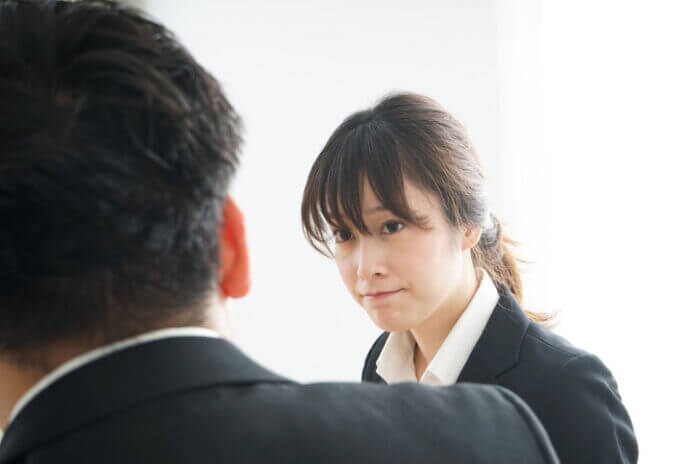 威圧感を覚えさせるから