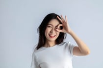 目を見て話す女性はモテるって本当? 相手を虜にする効果的な話し方とは