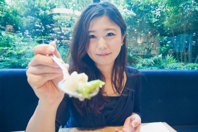 愛されやすくて人気が高い? よく食べる女性に対する男性心理7つ