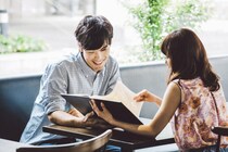 追われる女が持つ5つの共通点。男性を夢中にさせる女性になる方法