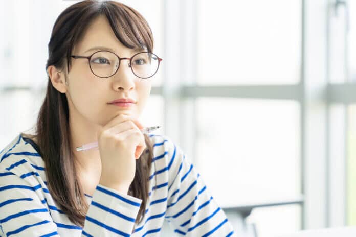 メガネ女子がモテる理由、ガチだった