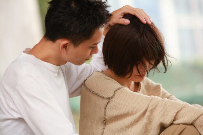 繰り返し頭をなでなでする