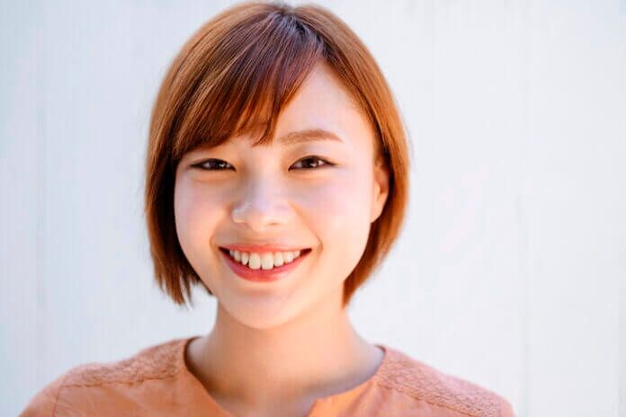 １．普段笑顔の少ない女性の笑顔
