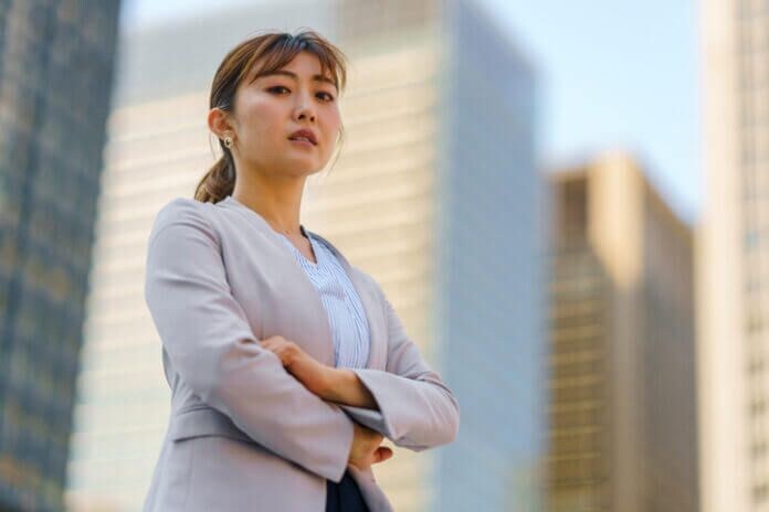 4：会社の女のセンパイの顔色を見つつ・・・「会社に戻って仕事しないと」