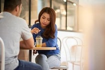 男性が警戒する“裏表ありそうな女”の特徴4つ
