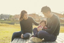 子供時代の話をする男性、本命サインかも