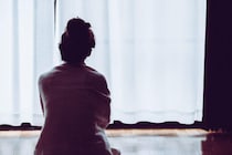 悩みすぎるのも危険？ つらい恋煩いになりやすい人の特徴と対処法