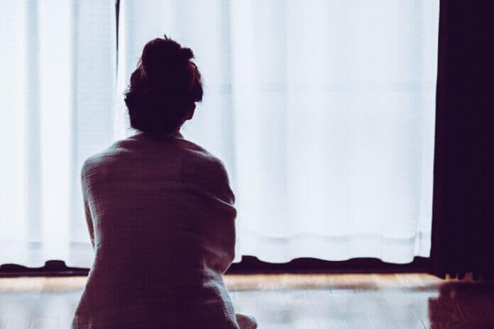 悩みすぎるのも危険? つらい恋煩いになりやすい人の特徴と対処法