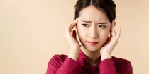 いくら美人でもムリ！ デート中に男性を困らせる女性のNG行動3つ