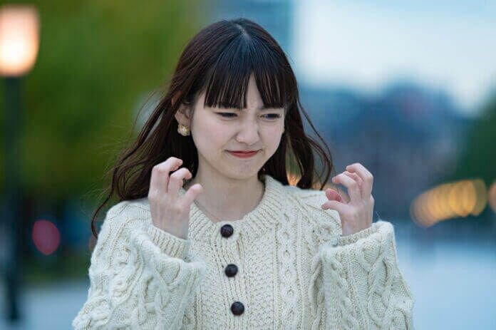 思わずドン引き…男性が嫌う「彼女にされるとNGな行動」と可愛いと感じる瞬間