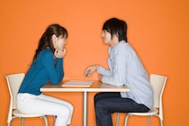 友達以上恋人未満の意味は違う？年代別の本音
