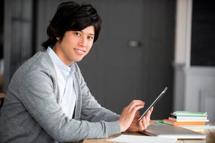 あえて既読スルー?「試し行動」をする男性の本音とは