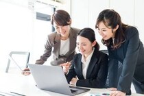 女性にモテて男性にモテない女性の特徴とは