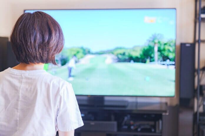 カラオケで歌ったら彼がしらける! 避けるべきNGソング