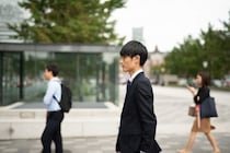 逆効果だった… 職場でモテたい男性がやりがちなNG行動5つ