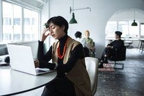 「関わりたくない…」周りから信用されない人の特徴5つ