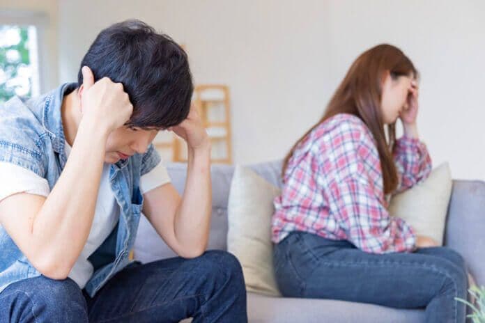 触れられるのも嫌…冷め切った夫婦の特徴5選と修復する方法