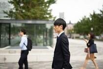逆効果だった… 職場でモテたい男性がやりがちなNG行動5つ