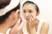 見た目以外にも原因が…「老けて見える女性」の特徴9つ