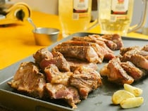 サンプルよりデカい！ 新宿『ガッツ・グリル』でド迫力の「マグナム・ステーキ」を食べてきた