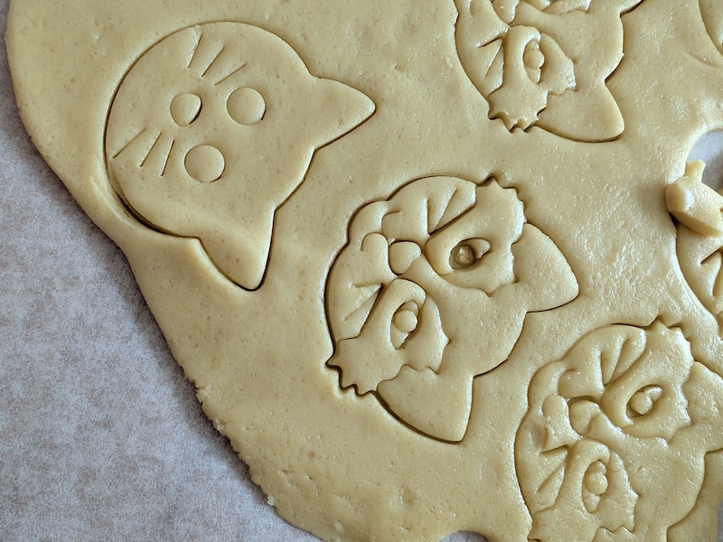 生地は硬めに、しっかり冷やすと抜きやすいです（生地が柔らかめだと、細かいデザインのスタッダーは抜きにくいです） [食楽web]