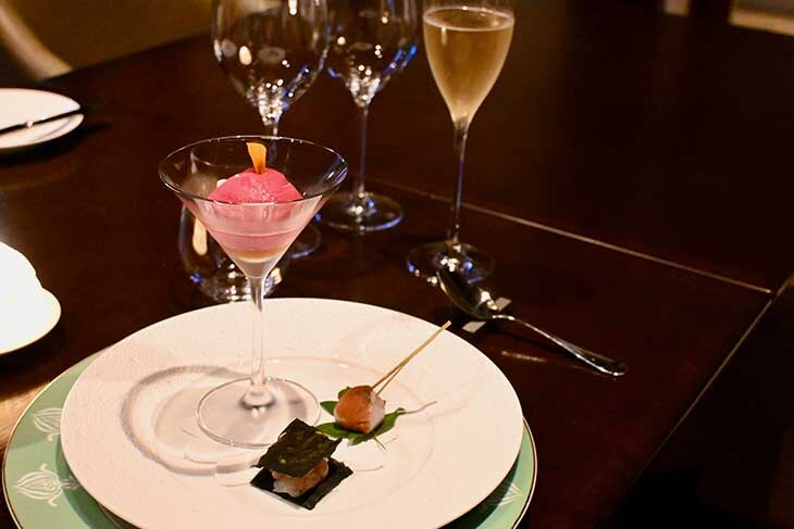 ワインとのペアリングも楽しみの一つ