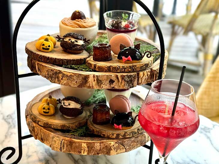 特製エリゼ宮茶葉のスウィーツを加えたアフタヌーンツリー