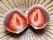 【老舗の手みやげ】行列に並んでも食べたい。今の時期しか買えない老舗『鈴懸』の苺大福