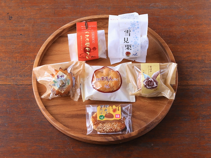 左上から 「かさまの栗ひろい」300円、「雪見栗」324円、「栗マド」166円、「笠間まろんパイ」278円、「栗道楽」320円、「栗みつ栗パイ」140円（全て税抜）  [食楽web]