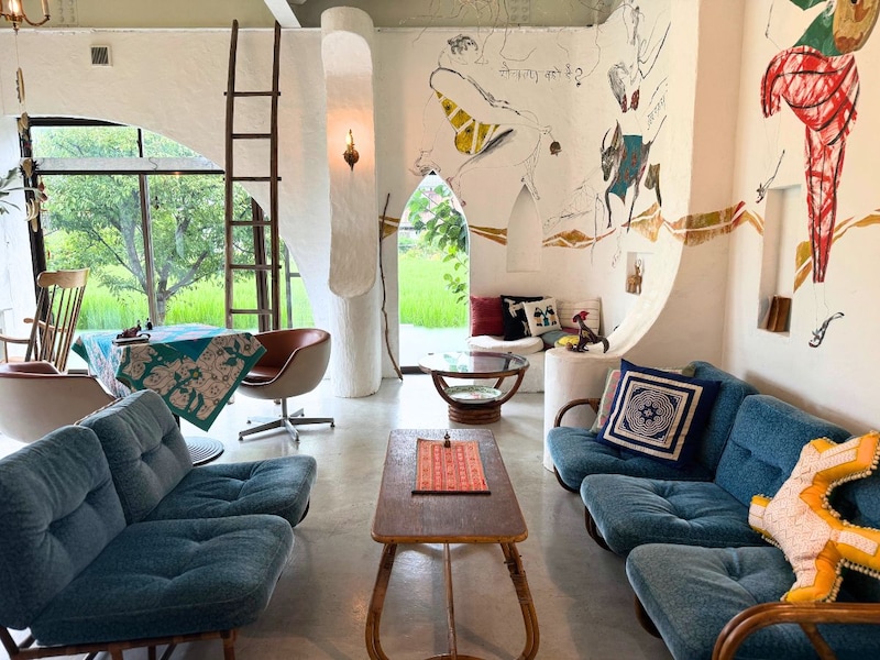 店内からは店主akiさんの手がける庭や周辺の田んぼが見え、田舎の風景にホッとします