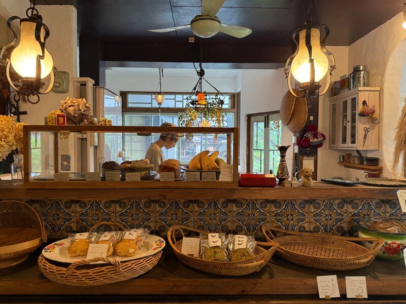 カウンターに並ぶ焼菓子は人気のため閉店間際になると品切れに。予約ができないので早めの訪問がおすすめです