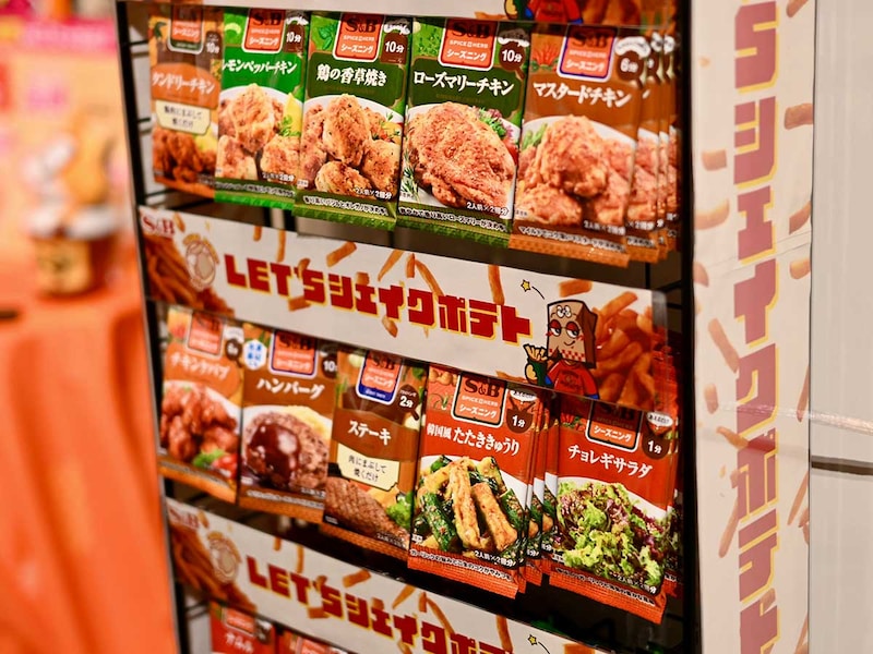 身近な材料で本格的な味わいが楽しめる「SPICE&HERBシーズニング」はキャンプでも人気！ 