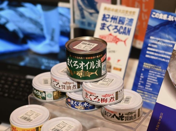 紀州勝浦産まぐろを使った缶詰「紀州勝浦産まぐろCAN」の「マグロ経済学シリーズ」
