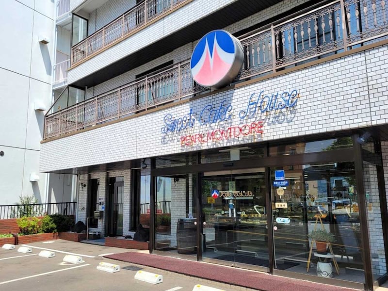 看板の2つの山には、創業者の2人の息子さんに切磋琢磨しながら高みを目指してほしいという願いがこめられているのだとか