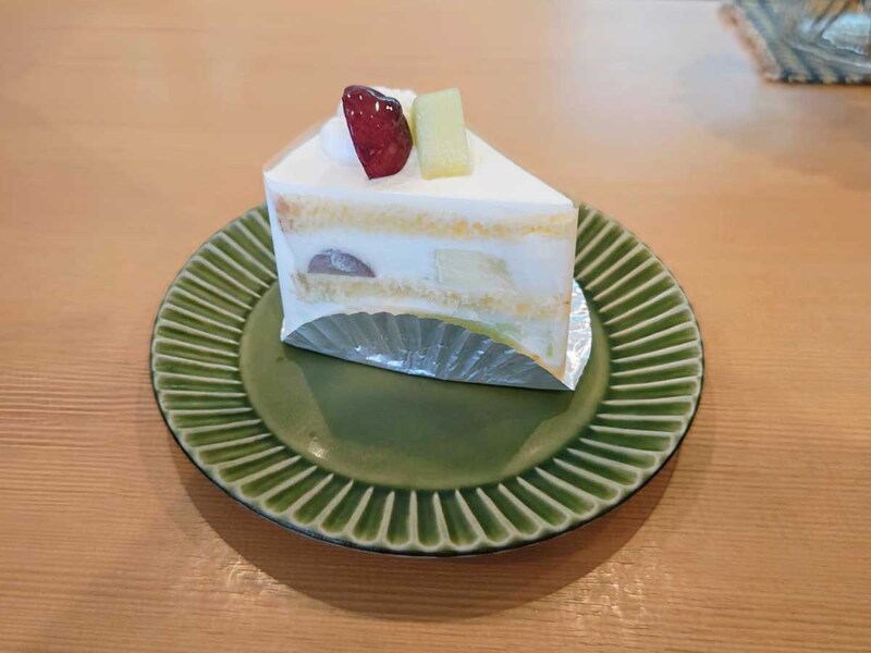 「ショートケーキ」510円。季節によってフルーツが変わります [食楽web]